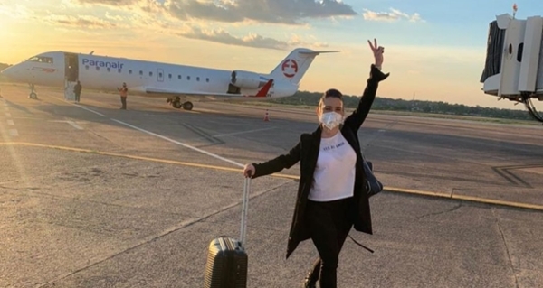 Lali González partió a la Argentina