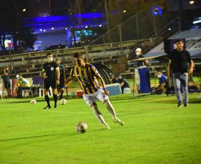 Guaireña golea a Luqueño y se codea con los grandes en la cima del campeonato •