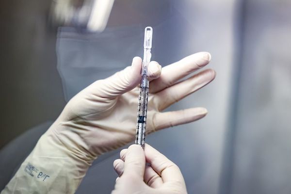Johnson & Johnson asumirá control de planta que dañó millones de dosis - Mundo - ABC Color