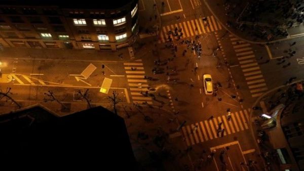 Cócteles molotov, petardos y gases lacrimógenos: disturbios en Suiza contra las restricciones por el covid-19