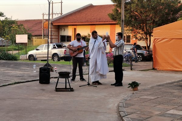 Misa de Pascuas en el Hospital de Clínicas | Noticias Paraguay