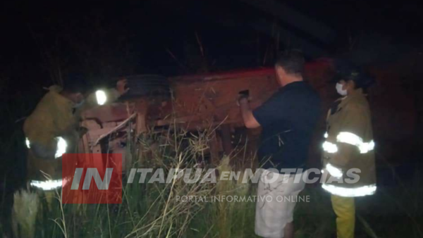 CAMIONETA VUELCA SOBRE GRANEROS DEL SUR. 