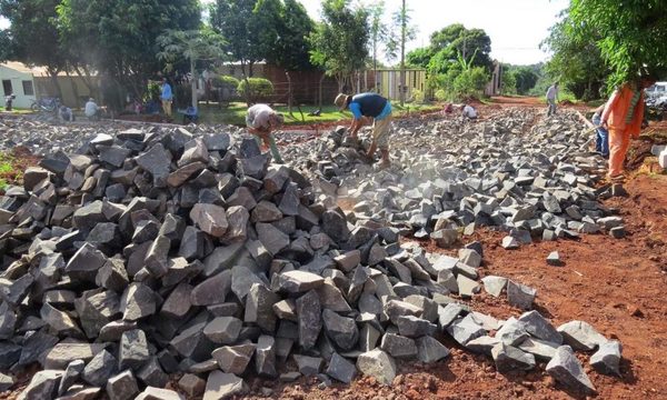 Inicia construcción de empedrados en Franco