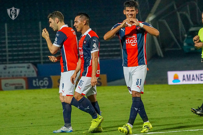 Ajustado triunfo de Cerro ante Sol