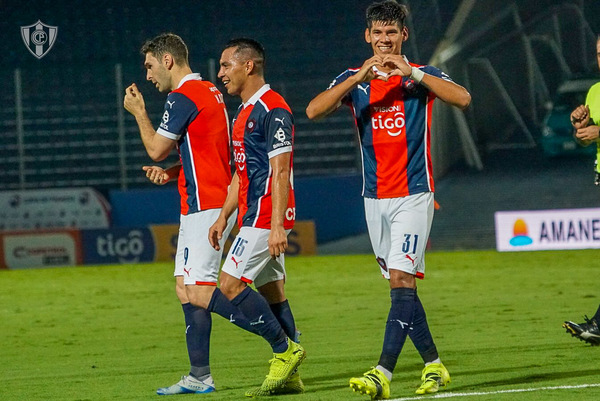 Ajustado triunfo de Cerro ante Sol
