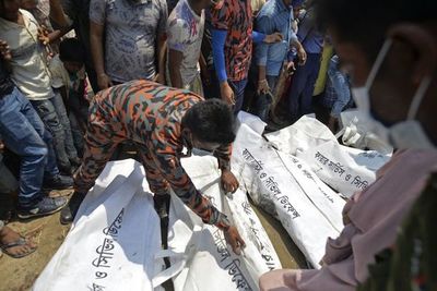 Aumentan a 20 los muertos tras volcar un barco de pasajeros en Bangladesh - Mundo - ABC Color