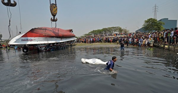 La Nación / Al menos 26 muertos en naufragio de un ferry en Bangladés