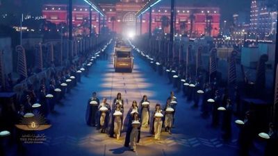 Trasladan en un extraordinario desfile a momias y reyes de Egipto en El Cairo