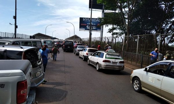 Bloquean totalmente paso fronterizo en CDE