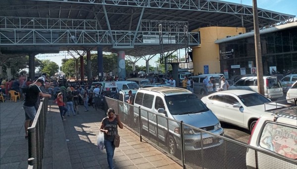 Bloquean Puente de la Amistad en la Zona Primaria de CDE