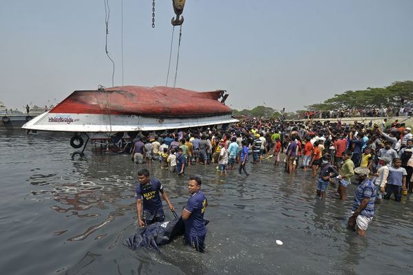 Al menos 28 muertos en naufragio de un ferry en Bangladés - Mundo - ABC Color