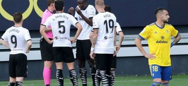 España: LaLiga condena el racismo tras los sucesos en el Cádiz-Valencia