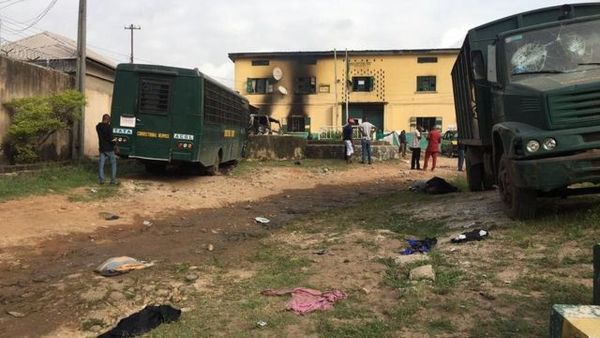 Más de 1.800 presos escapan de una cárcel en Nigeria tras un ataque armado - Mundo - ABC Color