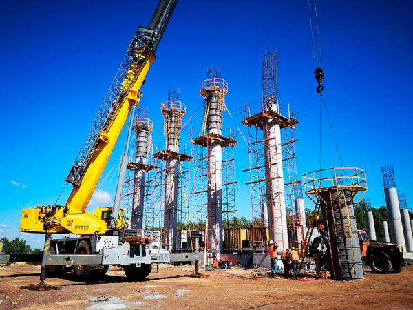 Estructura del futuro viaducto de acceso al Puente Héroes del Chaco se impone sobre el río Paraguay