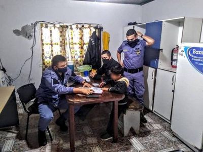 LLEVÓ A SU HIJO A LA COMISARÍA PORQUE NO QUERÍA HACER LA TAREA