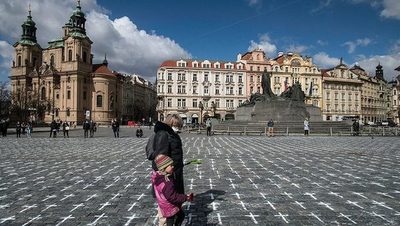 Europa intenta frenar la cuarta ola con restricciones y vacunas