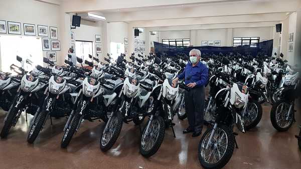 Gobernación de Alto Paraná dona unos 70 biciclos a la Policía - La Clave