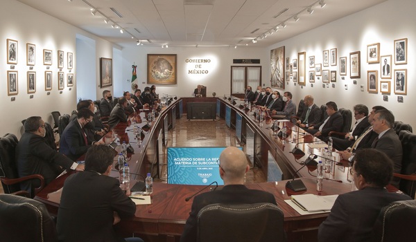 López Obrador cierra un acuerdo con empresarios sobre subcontratación - MarketData