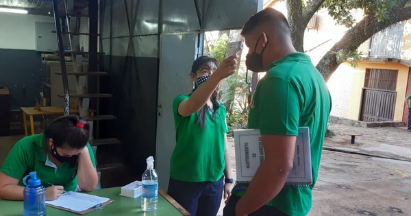 La Nación / En grupos burbuja Escuela Agromecánica de Caacupé retornó a clases presenciales