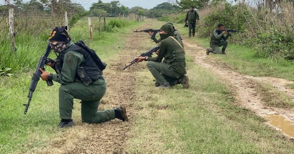 La Nación / Ocho militares venezolanos muertos en combate en la frontera con Colombia