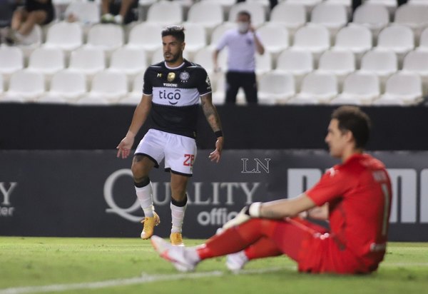'Por el talón': así el VAR anuló el gol de Jorge Recalde a Libertad