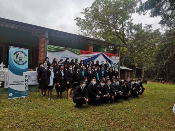 Miembros de comunidad Pai Tavyterã concluyeron carrera universitaria en Concepción