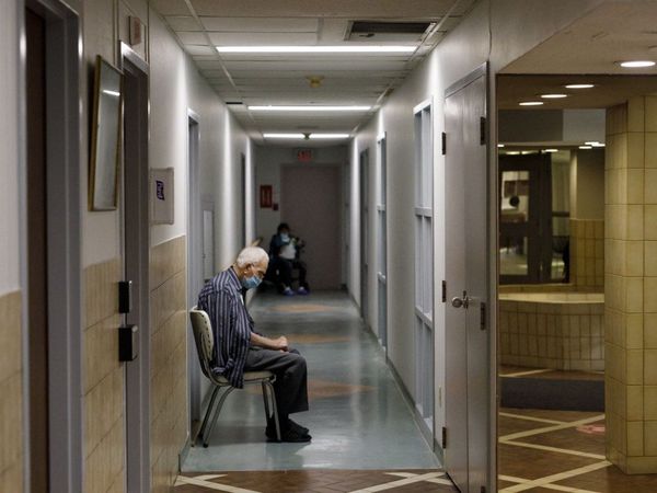 Mueren 15 ancianos tras brote de Covid-19 en residencia de Uruguay