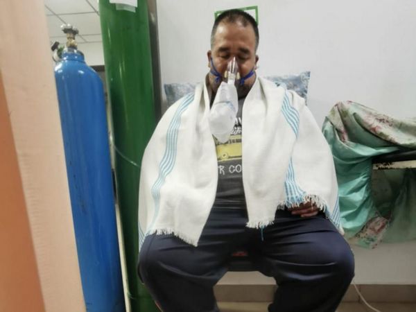 Paciente lleva más de 72 horas en una silla esperando una cama