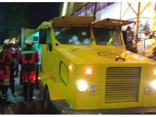 Bajo intensa balacera asaltan transportador de caudales