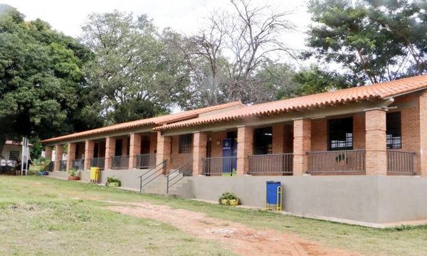 Entregaron al MEC obras realizadas en Escuela María Felicidad González