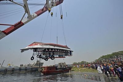 Suben a 34 los muertos tras hundirse un barco el domingo en Bangladesh - Mundo - ABC Color