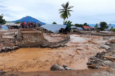 Unos 120 muertos en inundaciones en Indonesia y Timor Oriental - Mundo - ABC Color