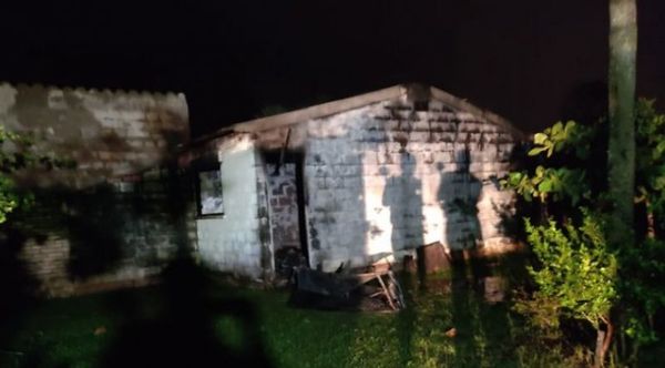 Mueren calcinadas dos personas tras incendio de vivienda