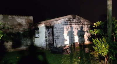 Dos personas mueren calcinadas en un incendio de vivienda - Noticiero Paraguay