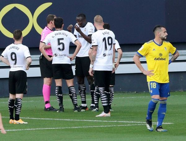 “Me llamó ‘negro de mierda’ y es intolerable” - Fútbol - ABC Color