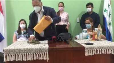 Gobernador Alejo Ríos entregó aporte a Hospitales para compra de medicamentos - Noticiero Paraguay