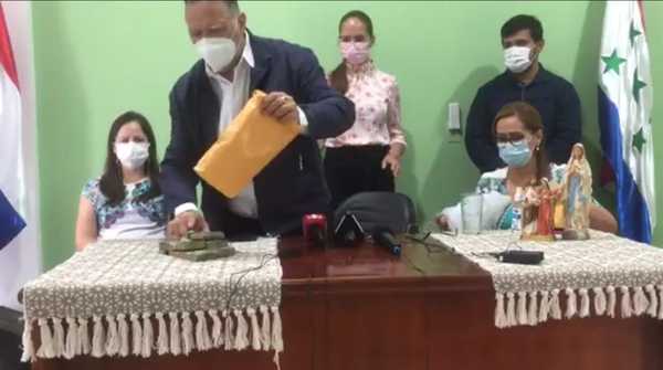 Gobernador Alejo Ríos entregó aporte a Hospitales para compra de medicamentos - Noticiero Paraguay