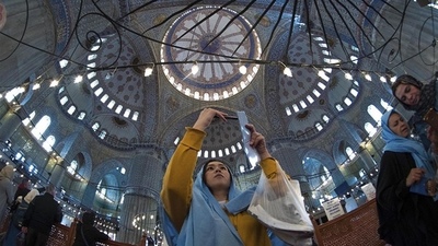 Prohíben los rezos masivos nocturnos de Ramadán en las mezquitas por la pandemia | .::Agencia IP::.