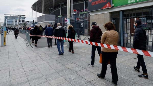 Francia: convierten en un centro de vacunación al estadio más grande del país | .::Agencia IP::.