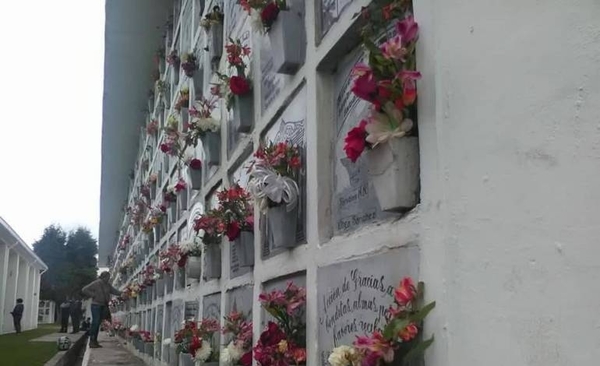 Diario HOY | Prepararán fosas comunes en Cementerio del Este ante posible catástrofe