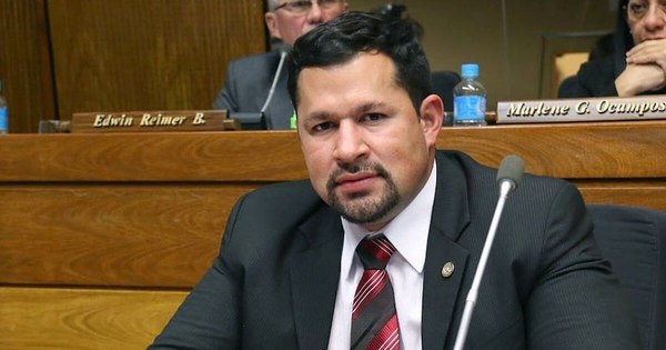 La Nación / Estados Unidos prohíbe entrada a Ulises Quintana y esposa