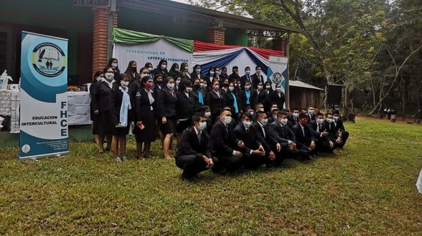 Miembros de comunidad Pai Tavyterã concluyeron carrera universitaria en Concepción