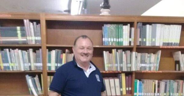 La Nación / Falleció don Julio, popular bibliotecario de la Facultad de Filosofía