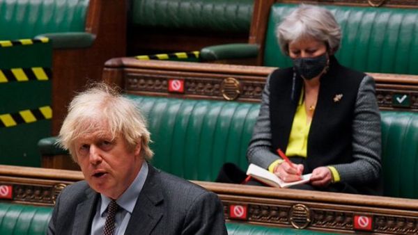 Boris Johnson enfrenta críticas por el certificado sanitario de coronavirus