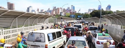 Diario HOY | CDE: paseros y autoridades de Aduanas logran acuerdo para destrabar medida de fuerza
