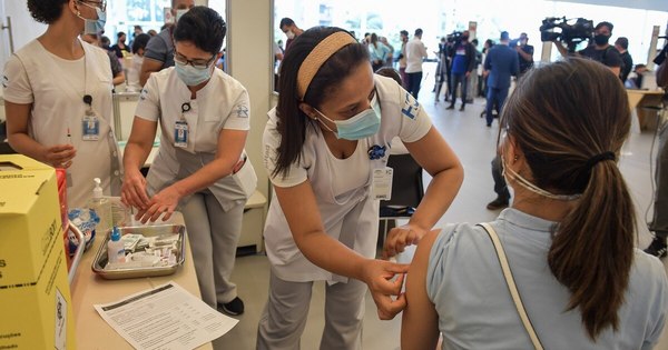 La Nación / AstraZeneca: en medio de dudas, pausan ensayos de vacuna con niños