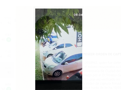 Hurtan motocicleta que estaba estacionada