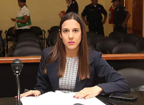 Pareja intentó burlar controles de aerolínea con test falsos para abordar vuelo a Argentina
