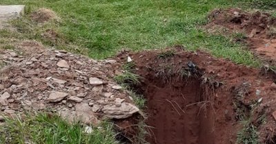 La Nación / Preparan espacios para fosas comunes