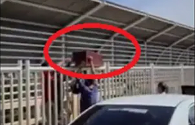 Cargan un cajón fúnebre en medio del Puente de la Amistad - Noticiero Paraguay